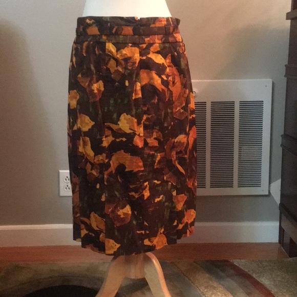 Gorgeous NY&CO fall skirt - Picture 3 of 4